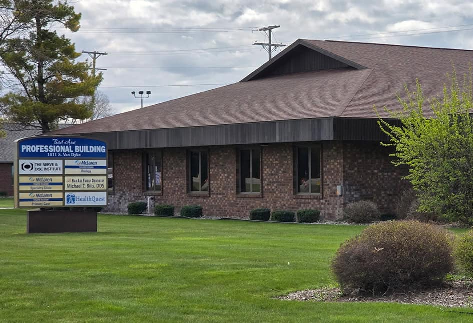 Exterior view of Nerve & Disc Institute clinic for spine and nerve treatments.